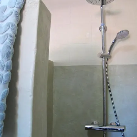 Les Lauriers Apartment *