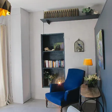 Les Lauriers Apartment *